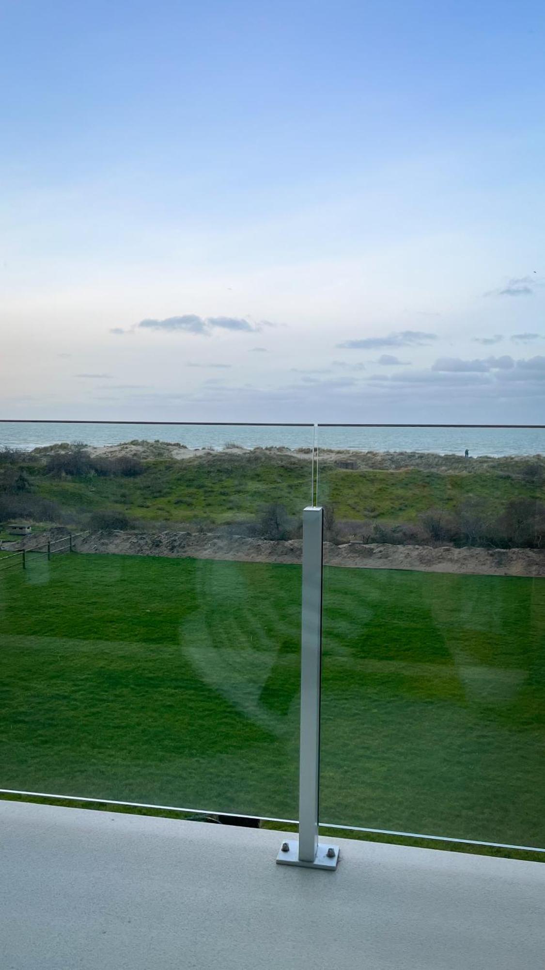 Superbe Studio Avec Une Magnifique Vue Sur La Mer. De Panne Luaran gambar